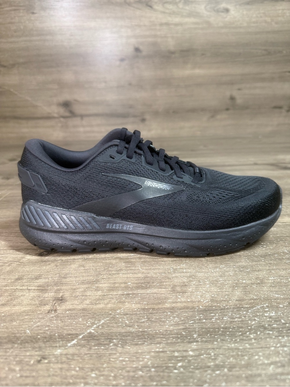NIB Brooks Beast GTS 24 Mens 9.5 D Athletic Running Shoes Sneakers 110425